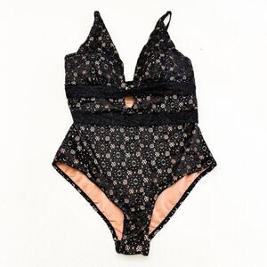 Swimsuits for All Women's Plus Size Lace Plunge One Piece Swimsuit Size XL NWT